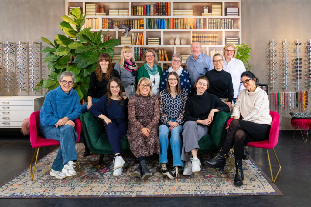 Teamfoto im Brillengeschäft