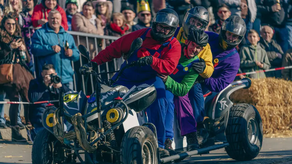 Seifenkiste "Super Mario" 2 beim Seifenkistenrennen in Mamming 2025